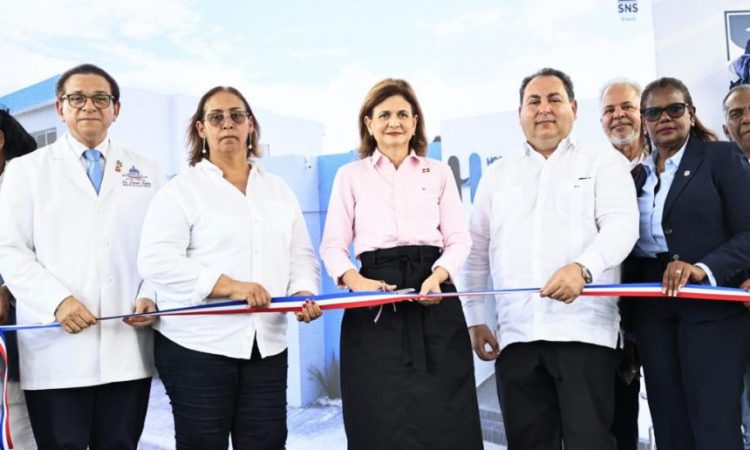 Gobierno entregó tres hospitales remozados en San Cristóbal