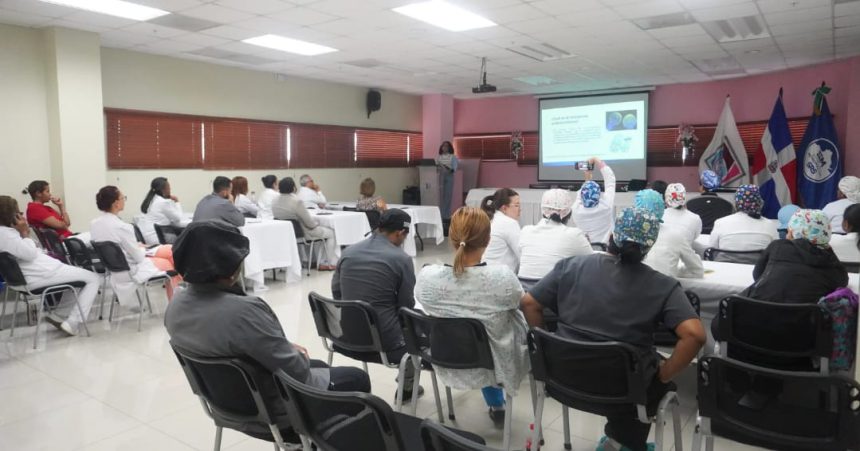 Materno Dr. Reynaldo Almánzar capacitó a médicos en prevención de bacterias resistentes