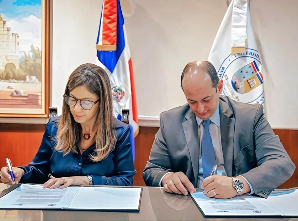 UNIBE y Médico Express firman acuerdo en pro de la investigación científica UNIBE y Médico Express firman acuerdo en pro de la investigación científica