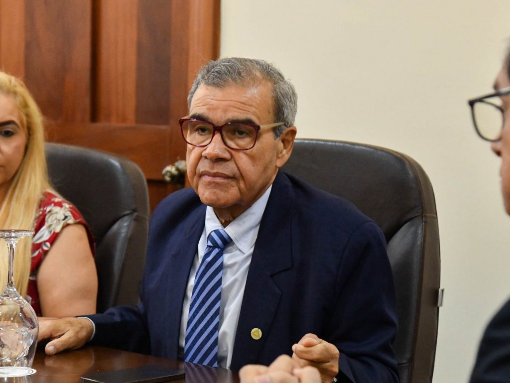 Dr. Senén Caba exhorta al gremio médico a respaldar medidas preventivas de enfermedades Dr. Senén Caba