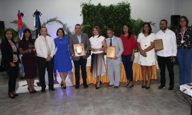 SNS premió al Ney Arias Lora por altos índices de calidad en Hemodiálisis