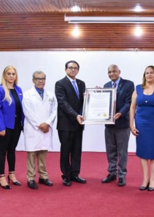CMD reconoció gestión del Dr. Daniel Rivera en pro de la educación médica