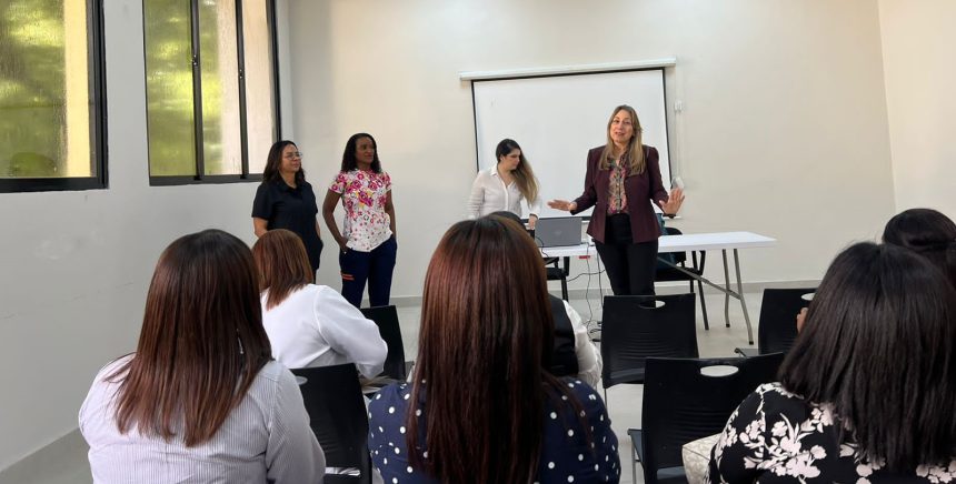 Personal del SNS se capacita en métodos anticonceptivos