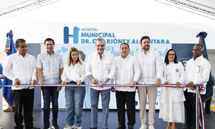 Gobierno entregó remozado Hospital Guarionex Alcántara