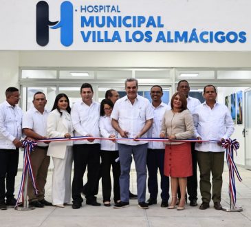 Gobierno entrega remozado Hospital Villa Los Almácigos