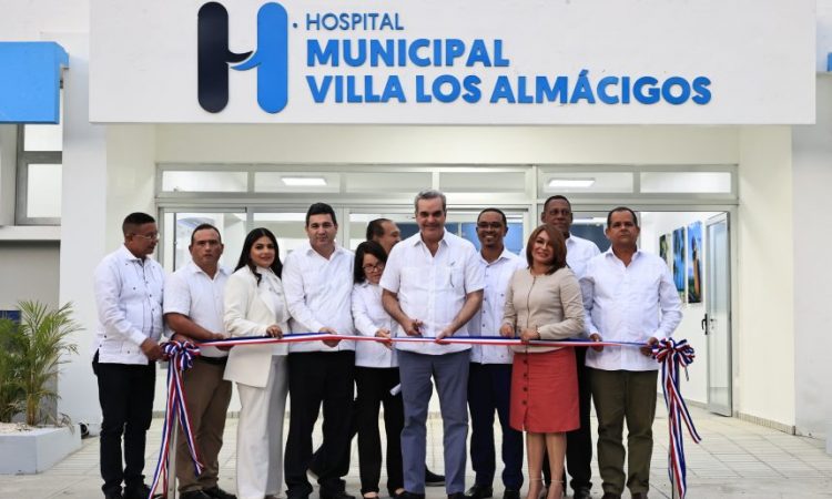 Gobierno entrega remozado Hospital Villa Los Almácigos