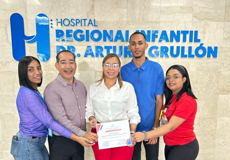 Pediátrico Arturo Grullón, premiado por su gestión epidemiológica Pediátrico Arturo Grullón, premiado por su gestión epidemiológica