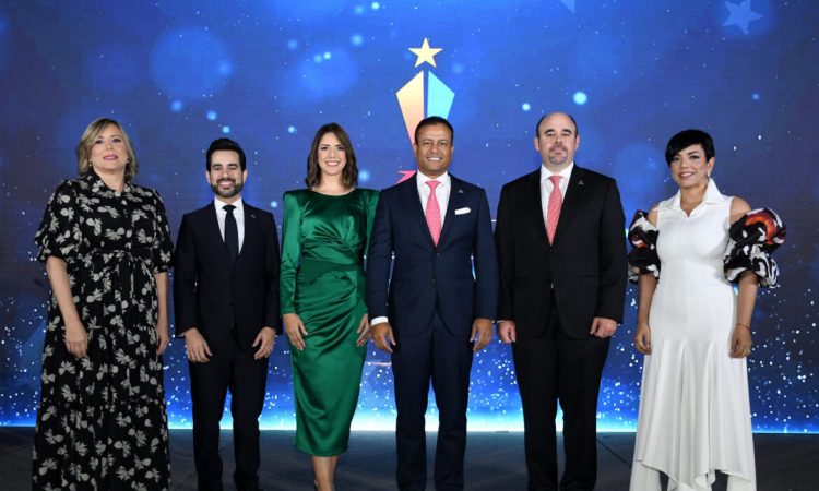 ADOCOSE reconoció a aseguradoras dominicanas en su 8ª entrega de premios