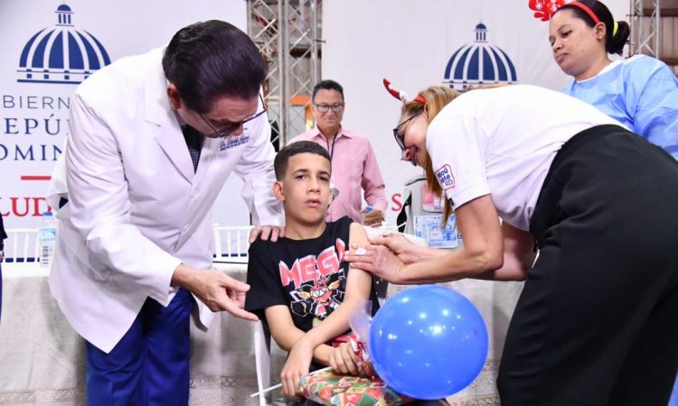 MSP inmunizó a cientos de menores en Vacunaton de Santiago