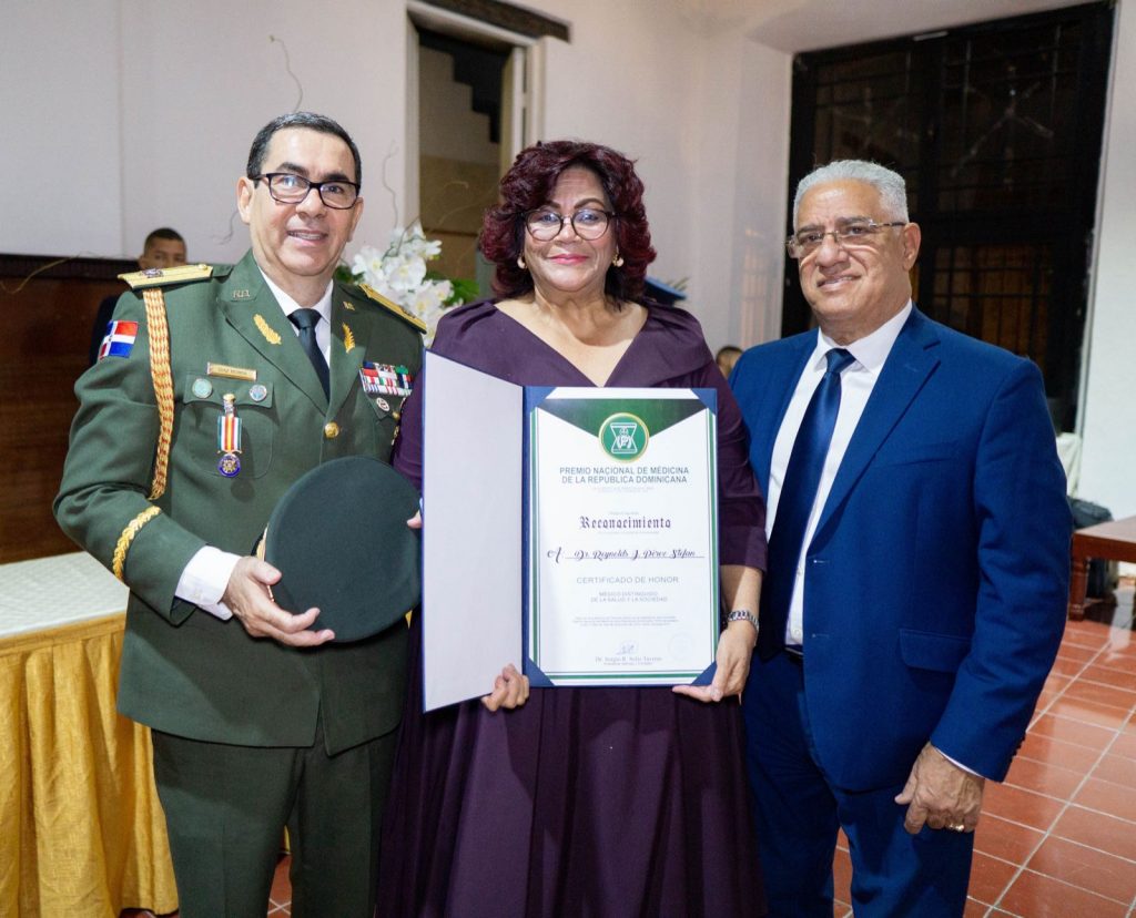 Dra. Yubelki Aquino Rojas fue reconocida en el Premio Nacional de Medicina Dra. Yubelki Aquino Rojas fue reconocida en el Premio Nacional de Medicina