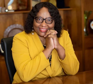 Dra. Carissa Etienne