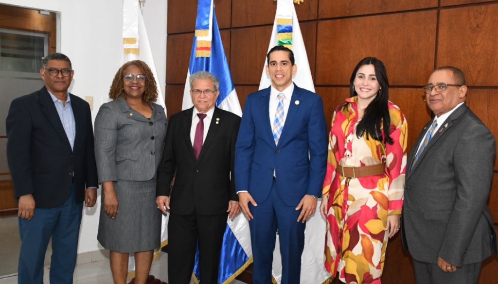 Juramentan a representantes del CMD ante el Sistema de Seguridad Social CNSS juramentó a sus representantes del CMD