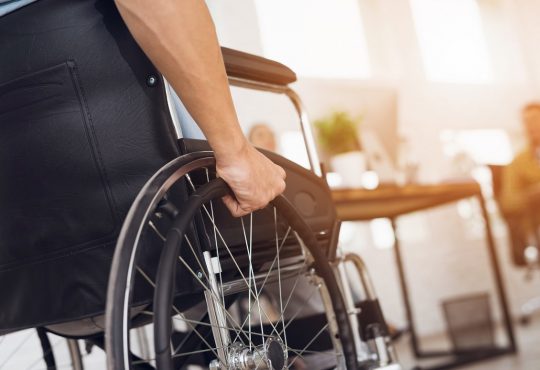 CONADIS recuerda a las personas con discapacidad el poder solicitar sus sillas de ruedas a las ARS