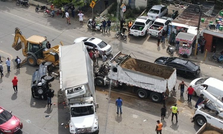 911 coordina asistencia a afectados por accidente de tránsito en Santiago