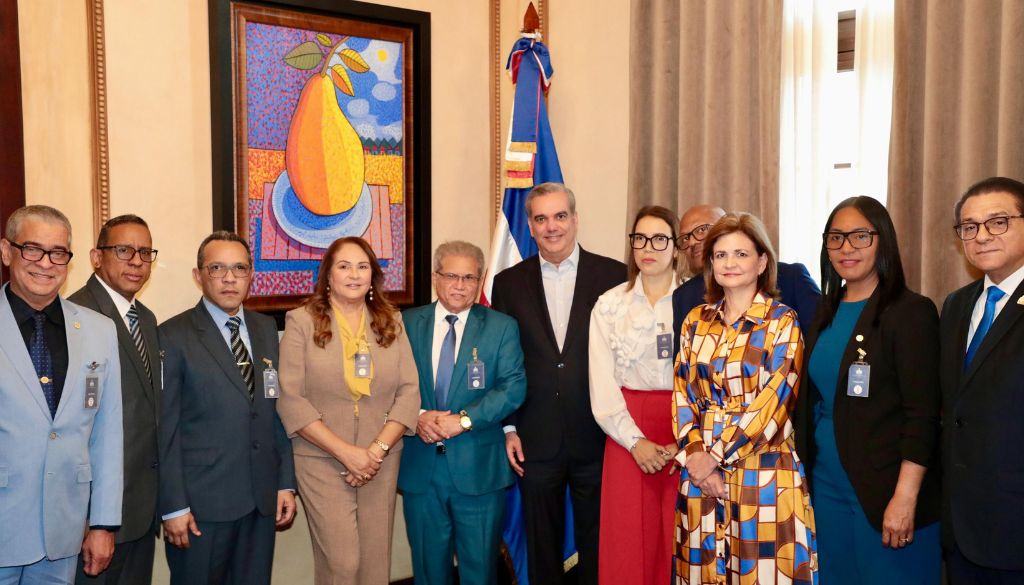 Gobierno y CMD retoman diálogo para atender demandas del gremio Gobierno y CMD retoman diálogo para atender demandas del gremio