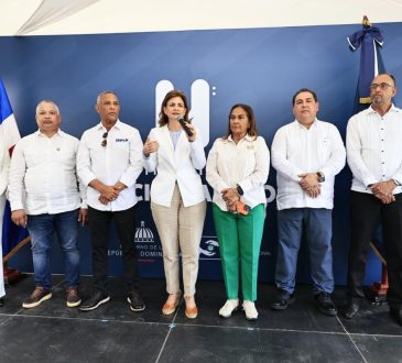 Gobierno puso en marcha dos obras de salud en Monte Plata y Arenoso