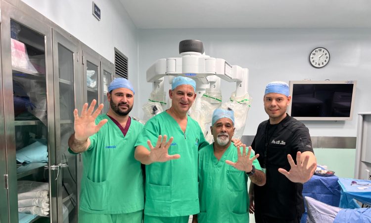 HOMS realiza cinco cirugías robóticas para el cáncer de próstata en un día