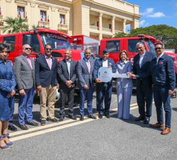 Sistema 911 entregó 11 nuevos camiones a Cuerpos de Bomberos