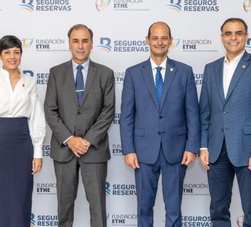 Seguros Reservas y Fundación ETHE firman acuerdo en beneficio de asegurados de Just