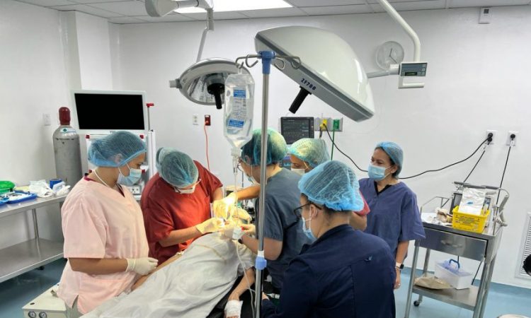 Hospital Arturo Grullón realizó 1.er servicio dental con anestesia a niño especial