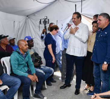 Ministro de salud acompañó jornada médica gratuita en Montecristi
