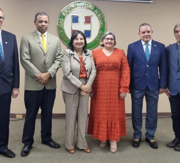 UNPHU destaca el rol científico de la mujer en los estudios farmacéuticos