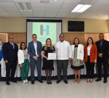 INAP premia al Hugo Mendoza por sus capacitaciones a servidores públicos