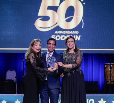 SODENN celebra 50 aniversario premiando a médicos fundadores