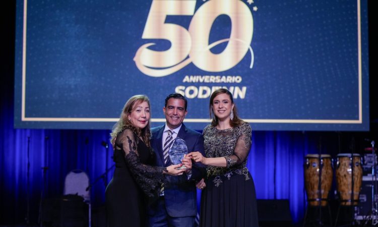 SODENN celebra 50 aniversario premiando a médicos fundadores