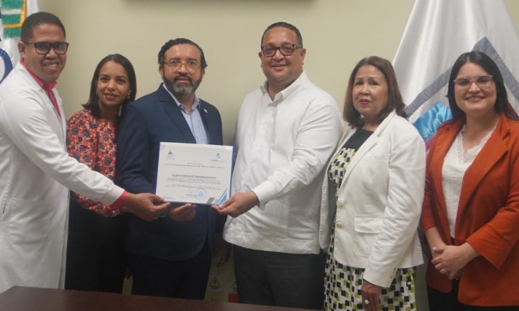INAP premia al Materno Reynaldo Almánzar por sus buenas prácticas