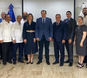 Ministro de salud y ADOFEM conversan sobre dengue y educación médica en histórico encuentro