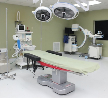 Hospital Ney Arias refuerza su Área de Neurocirugía con moderna mesa quirúrgica