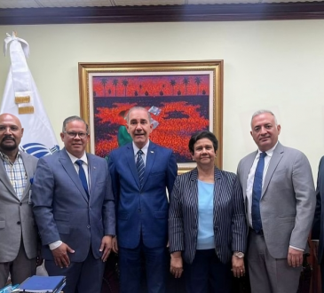 SODOCIPRE y MESCyT conversaron sobre la cirugía plástica en el país