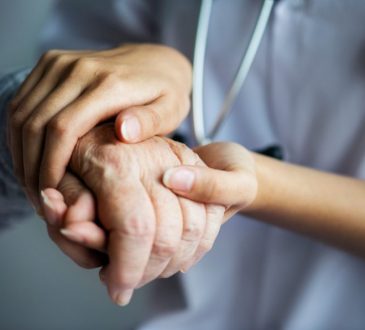 SNS destaca importancia de la atención oportuna contra el Parkinson
