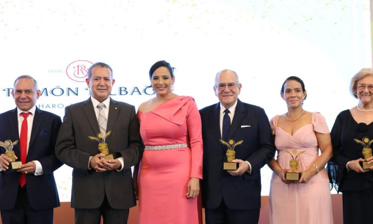 Dr. Feris Iglesias, galardonado por su trayectoria en Premios Vive Sano