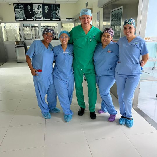 Urólogo robótico norteamericano resaltó labor de enfermeras dominicanas
