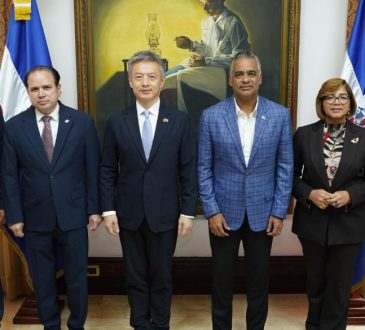 Gobierno ultima detalles para envío de 20 ambulancias donadas por China