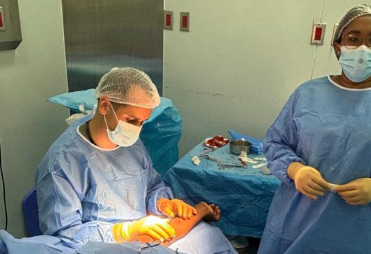 Benefician a 30 pacientes renales en jornada quirúrgica de la Red Pública
