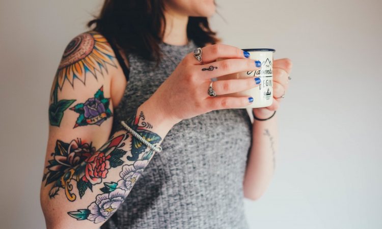 Estudio señala posible relación entre los tatuajes y el riesgo de padecer cáncer