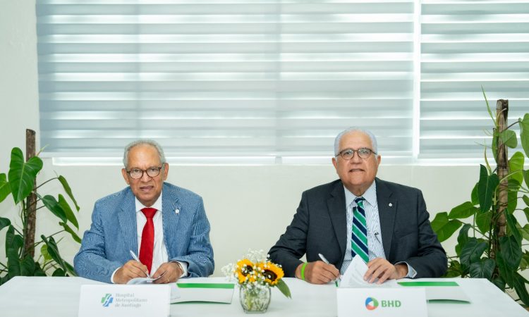 HOMS y BHD firman acuerdo de financiamiento para médicos