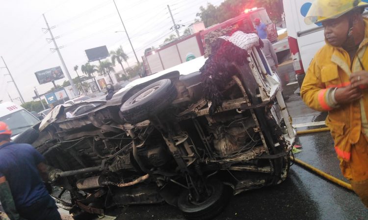 9-1-1 coordina asistencia en accidente ocurrido en av. JFK con Lope de Vega