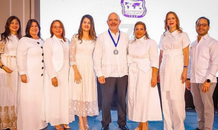 Sociedad de Dermatología celebra su 75 aniversario con reconocimientos a agremiados