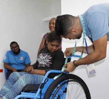 Rehabilitación y Free Wheelchair Mission han donado 2,470 sillas de ruedas desde 2021
