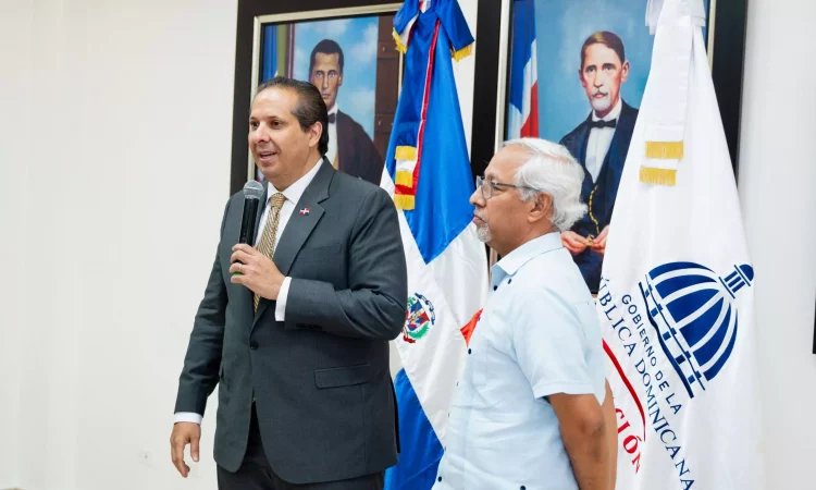Dr. Víctor Atallah fue juramentado como miembro del Consejo Nacional de Educación