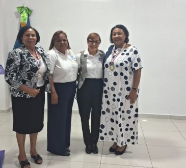 SRS Cibao Central premia labor de enfermeras con 35 años de servicio