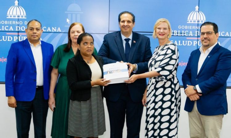 Salud Pública entregó versión en braille del PLANDES 2030 a la FDC