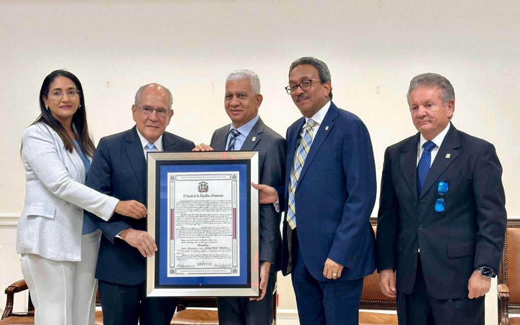Senado reconoce trayectoria académica y profesional del Dr. Jesús Feris Iglesias Senado reconoce trayectoria académica y profesional del Dr. Jesús Feris Iglesias