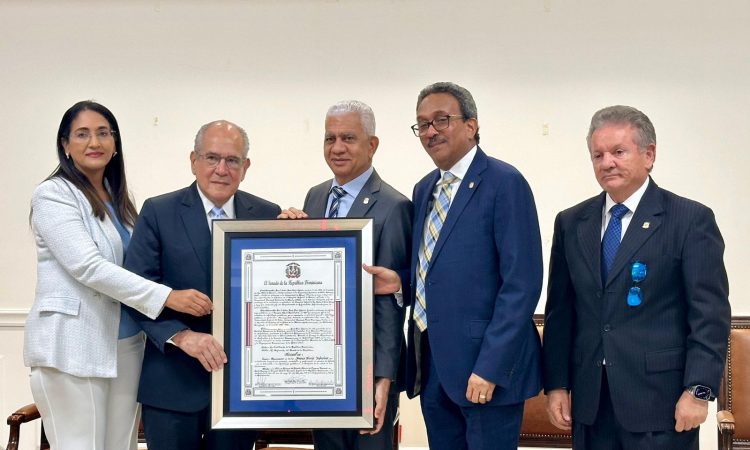 Senado reconoce trayectoria académica y profesional del Dr. Jesús Feris Iglesias Senado reconoce trayectoria académica y profesional del Dr. Jesús Feris Iglesias