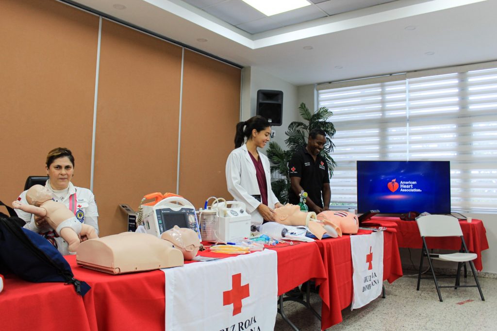 Cruz Roja capacitó a colaboradores en primeros auxilios y emergencias Cruz Roja capacitó a colaboradores en primeros auxilios pediátricos