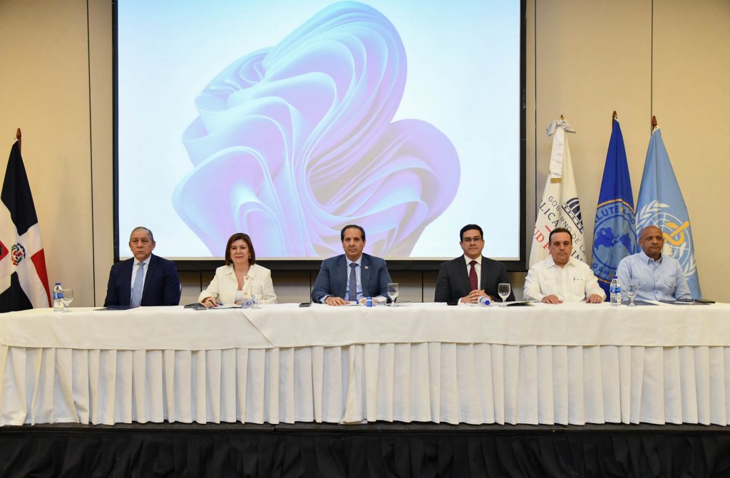 Ministro de salud imparte 1er. curso de toxicología clínica en el país